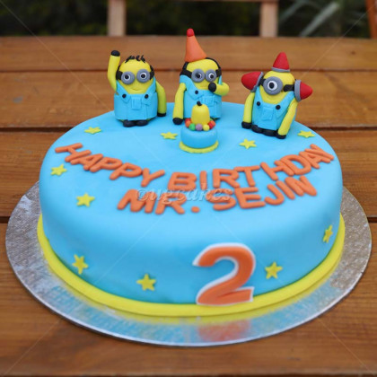 Mininons Themed Cake