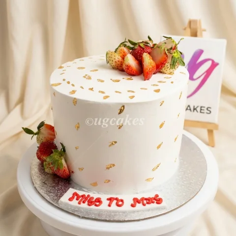 Minimalistic Cake with Strawberries