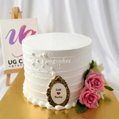 Wedding Cake with Pearls and Flower Decor