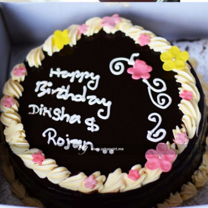 Creamy Flower Pattern Chocolate Cake