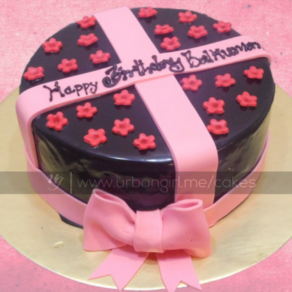 Flower-topped Chocolate Cake Wrapped with a Bow