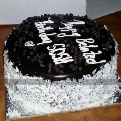 Delicious Chocolate Cake with Smooth Vanilla Frosting