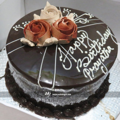 Chocolate Cake with Rose Toppings