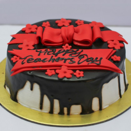 Elegant Ribbon-Wrapped Chocolate Cake