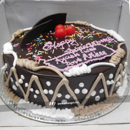 Mountain Border Chocolate Cake