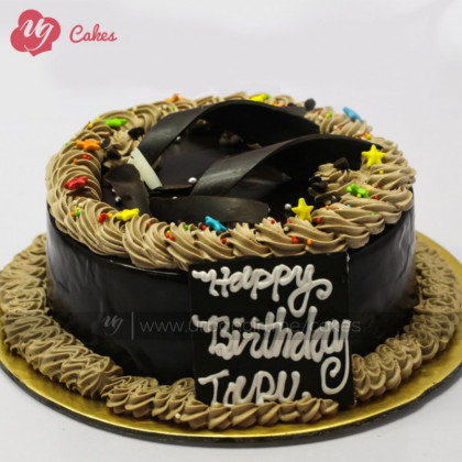 Garnished Chocolate Garland Cake