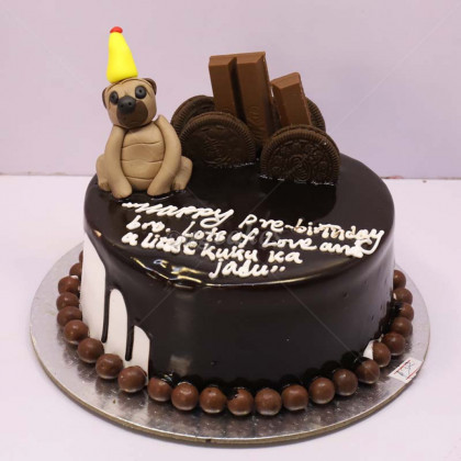 Chocolate Cake with Oreo and Kitkat Toppings