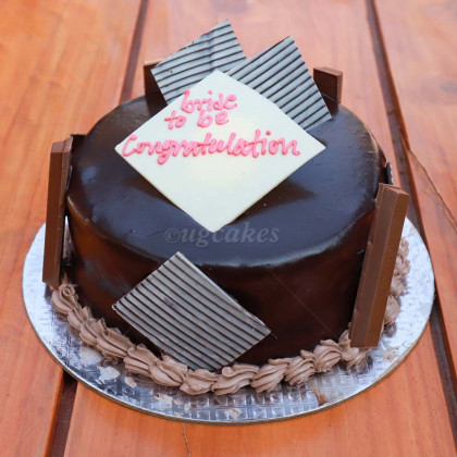 Chocolate Cake with Chocolate Bark and Kitkat