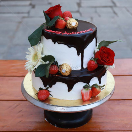Double Deck Chocolate cake with Strawberry and Natural Flowers
