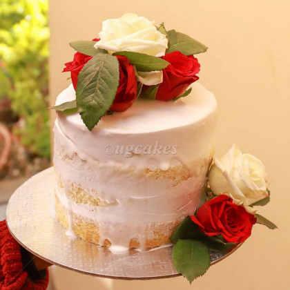 Extra Tall Low Cream Spongy Cake with Natural Flowers