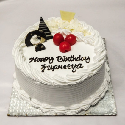 Classic Vanilla Cake with Simple Toppings