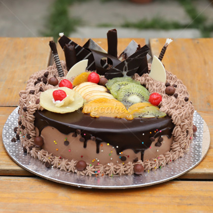 Chocolate cake with Fresh Fruits topping
