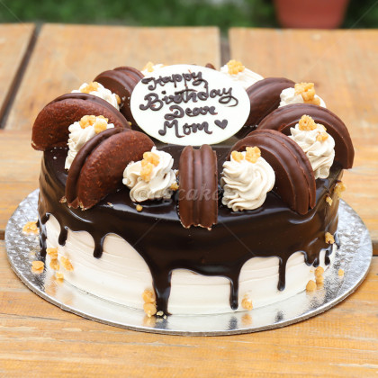 Chocolate Cake with Chocopie topping