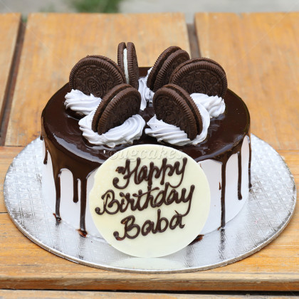 Birthday cake with Oreo Topping
