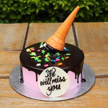 Ice Cream Dripped Fondant Cake with Black Glazing
