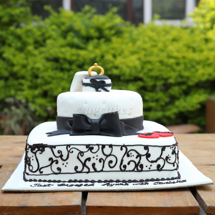 Double Deck Wedding Cake with Ring Box at the Top