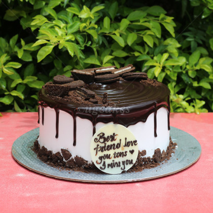 Chocolate Cake with Oreo Topping