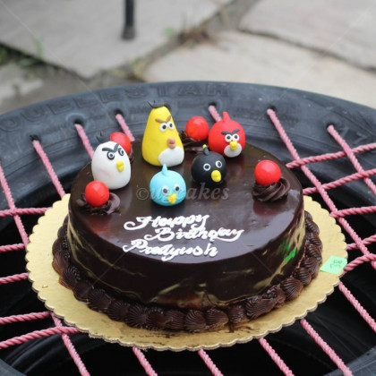 Chocolate Cake with birds figure topping