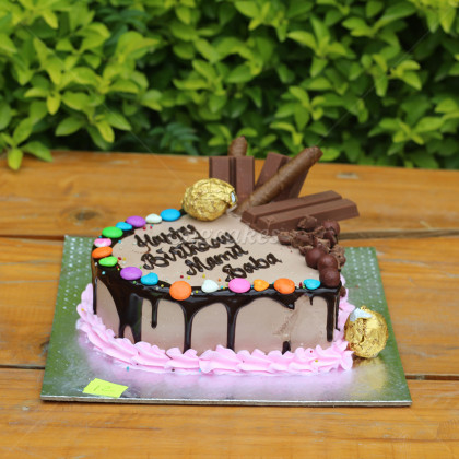 Chocolate Cake With Kitkat Bars