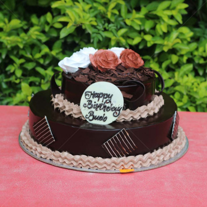 Chocolate Cake With Chocobar  And Roses