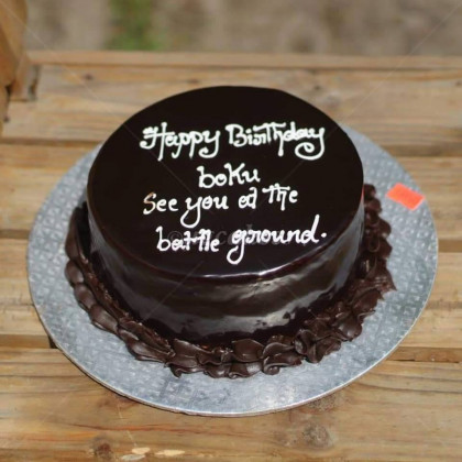 Simple Chocolate Cake with Ganache border