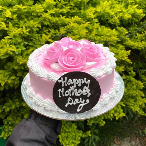 Cake with Pink Roses