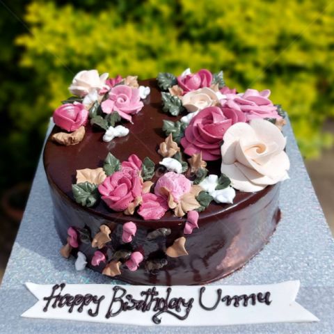 Chocolate Cake With Creamy Flowers