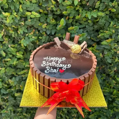 Chocolate Lake Cake With Kitkat Borders 