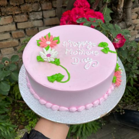 Simple Fondant Flower Cake